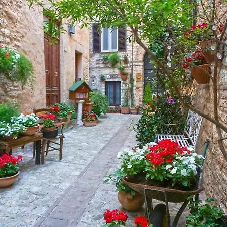 Nel Vicolo Dei Baci - Casa Vacanze Al Bacio Spello Exterior photo