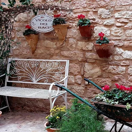 Nel Vicolo Dei Baci - Casa Vacanze Al Bacio Spello Exterior photo